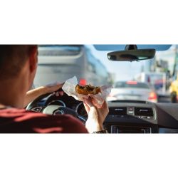 Jedenje u automobilu: navika koja tiho ugrožava zdravlje!
